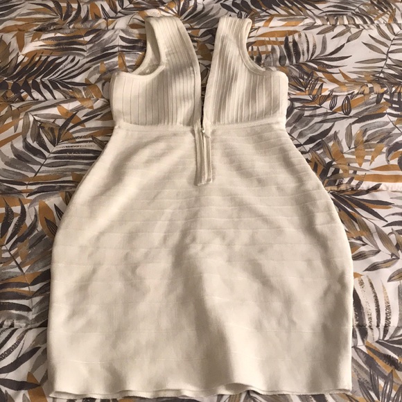 Cute white dress - Picture 2 of 2